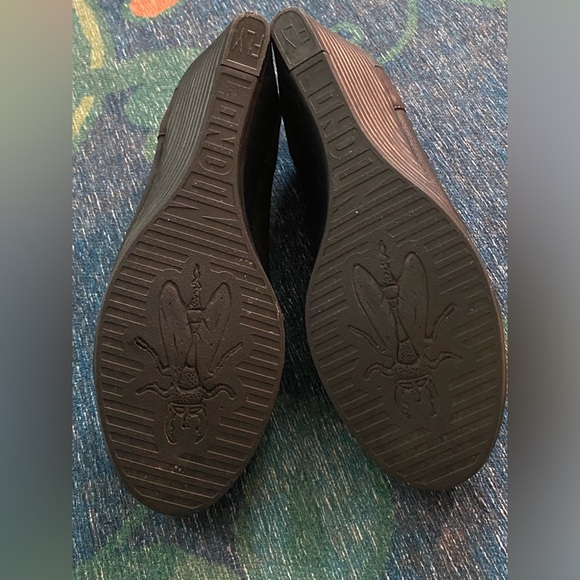 Fly London Low Wedge Pumps - Picture 2 of 9